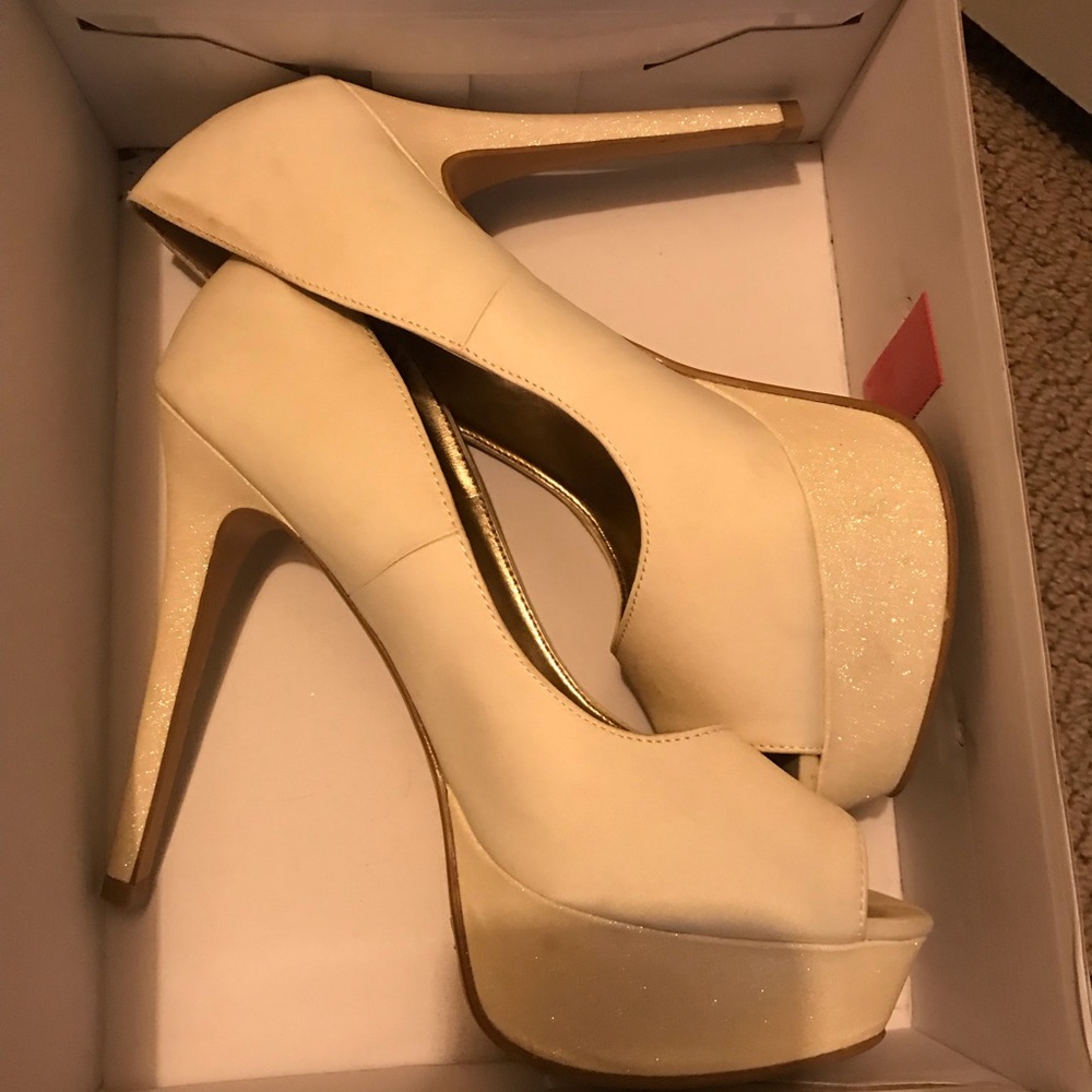 Heels - Picture 3 of 3